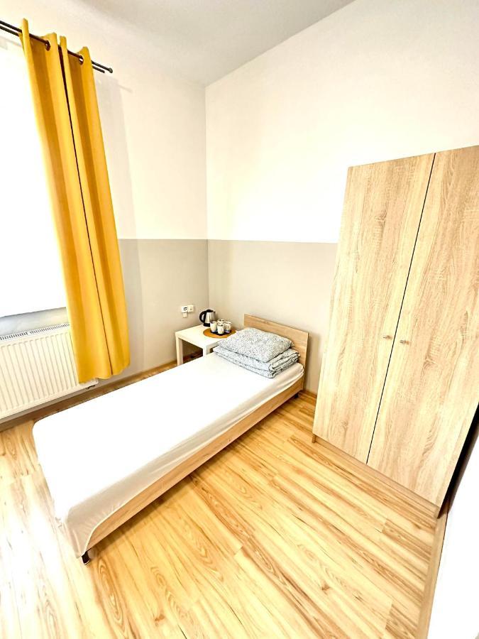 Hostel Orzelek Gniezno Exterior foto